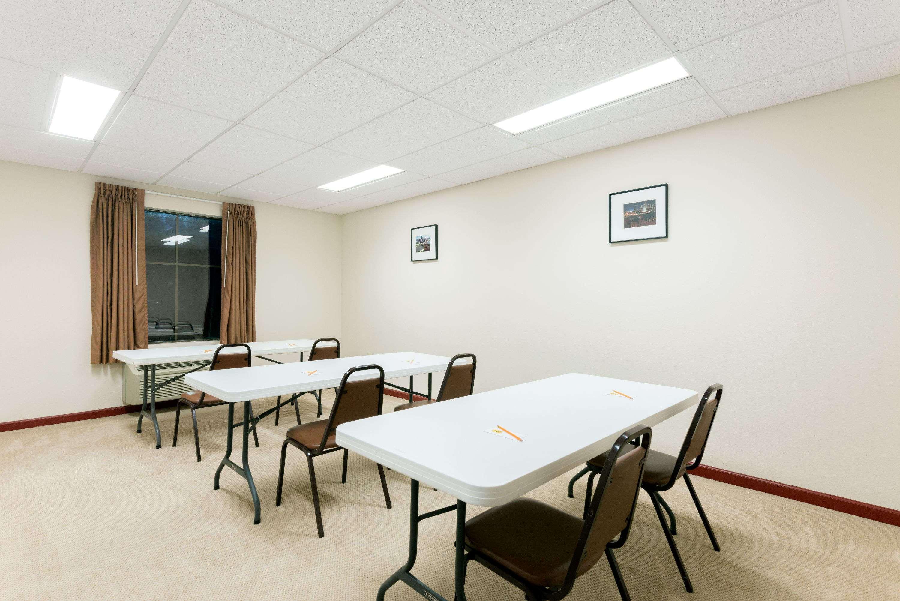 ซูเปอร์ 8 บาย วินด์แฮม บีเวอร์ ฟอลล์ Hotel Beaver Falls ภายนอก รูปภาพ